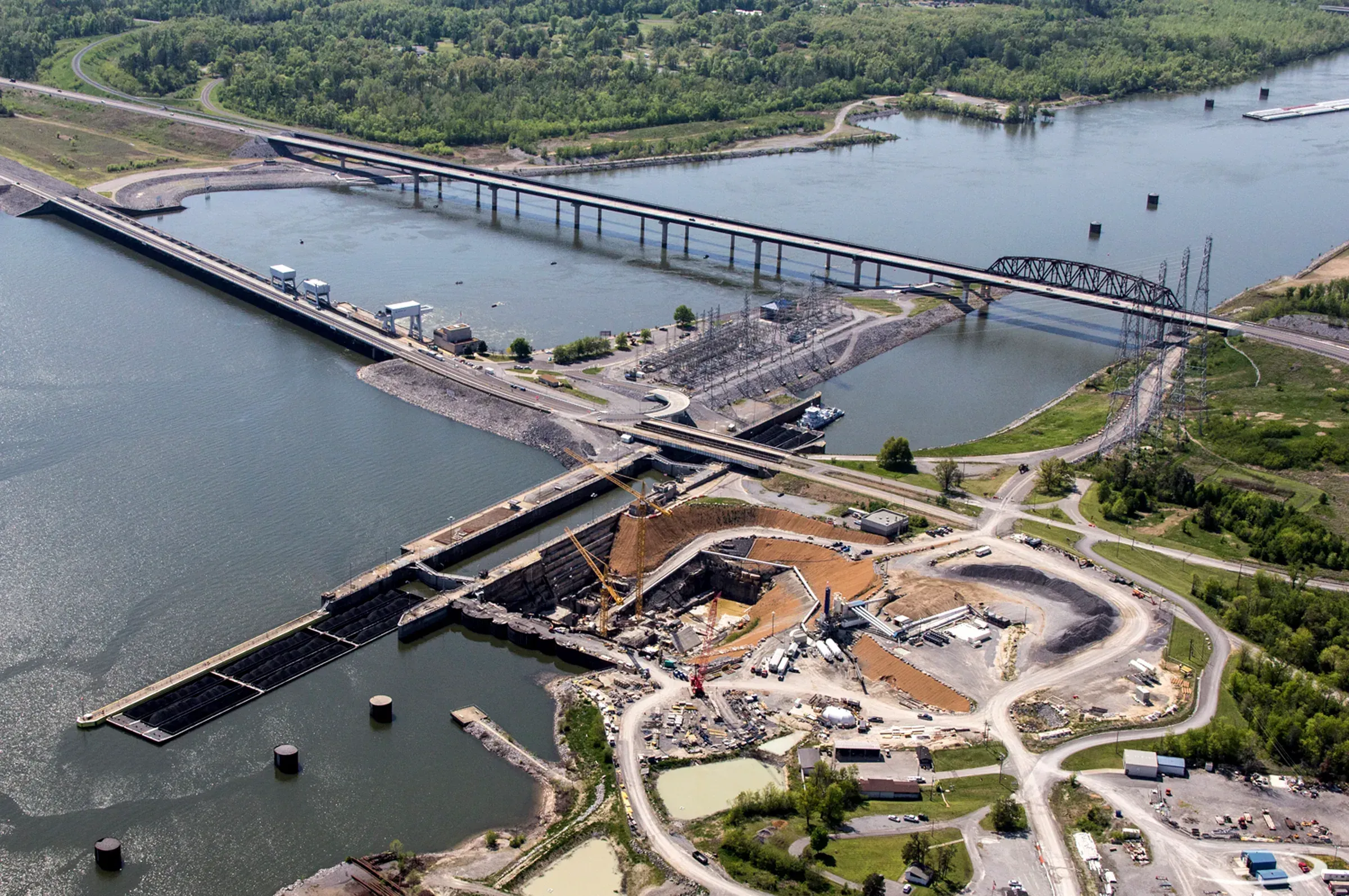 Lock and dam on the Cumberland River, Tennessee