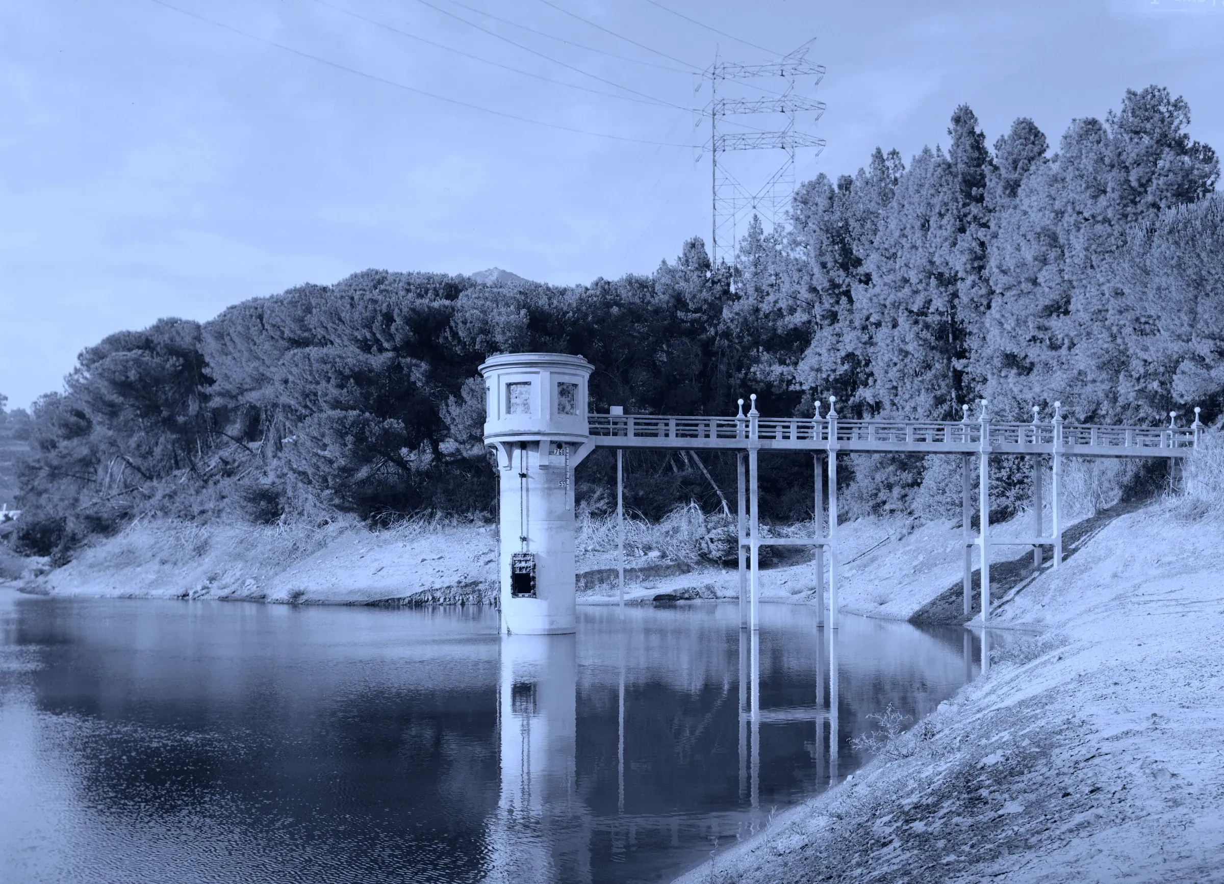 Upper Hollywood Reservoir intake tower, Los Angeles Aqueduct